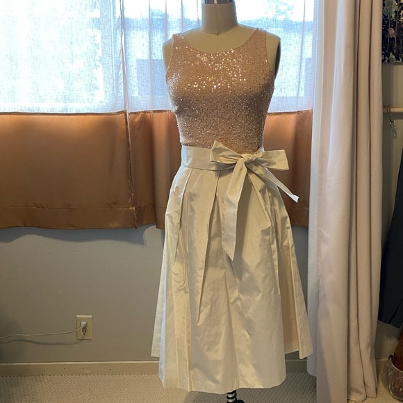 Beautiful ensemble - Picture 1 of 9